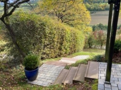 Idyllisch Wohnen Im Weserbergland - Bungalow Mit Phantastischer Aussicht Fuer 4 Personen Polle Exterior photo