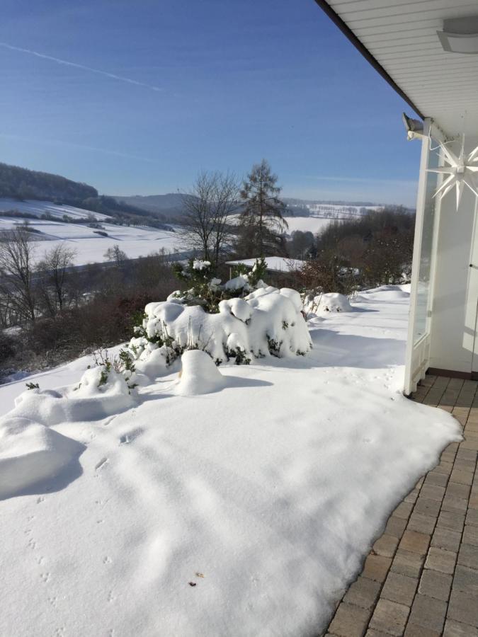 Idyllisch Wohnen Im Weserbergland - Bungalow Mit Phantastischer Aussicht Fuer 4 Personen Polle Exterior photo