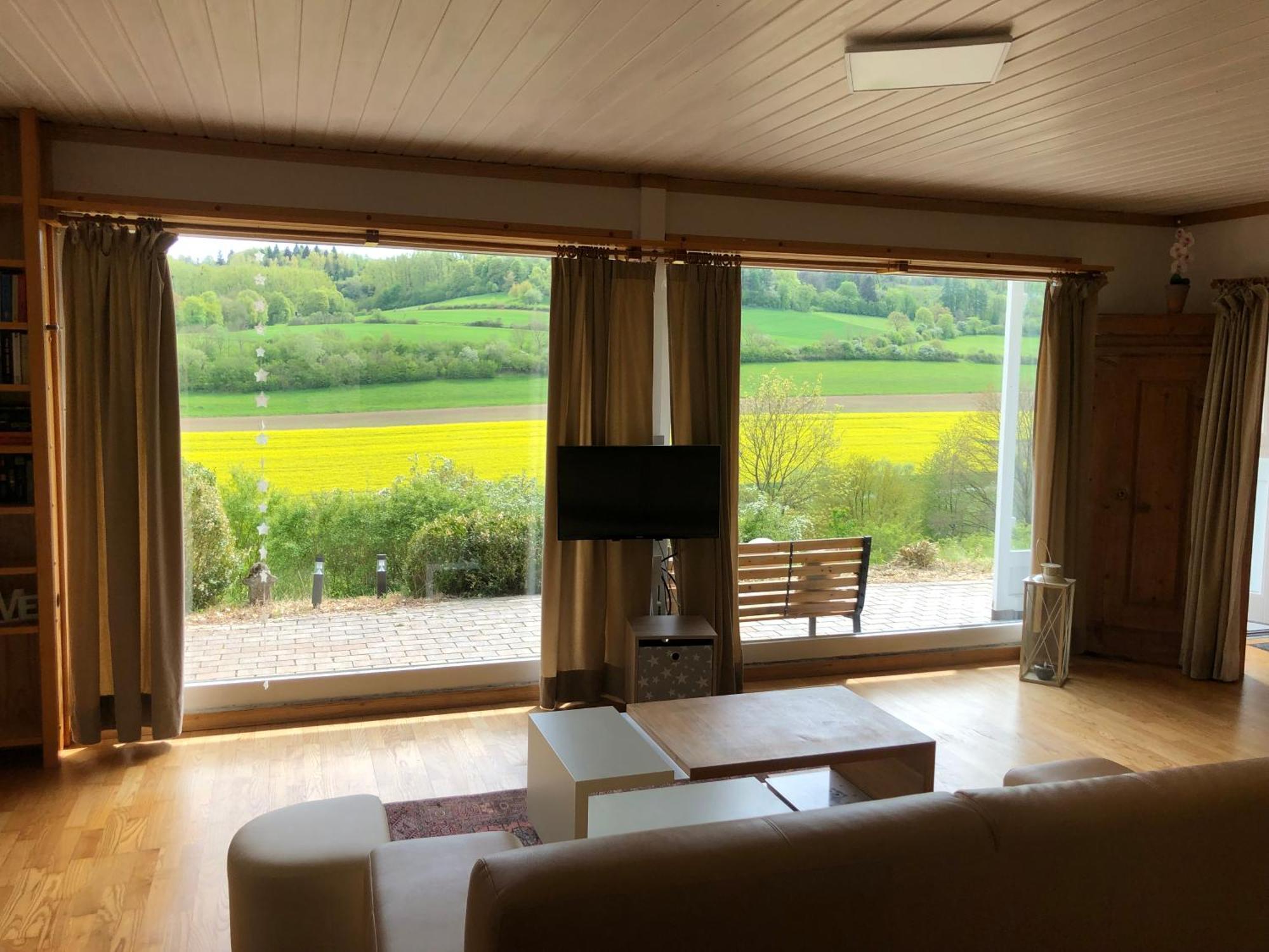 Idyllisch Wohnen Im Weserbergland - Bungalow Mit Phantastischer Aussicht Fuer 4 Personen Polle Exterior photo